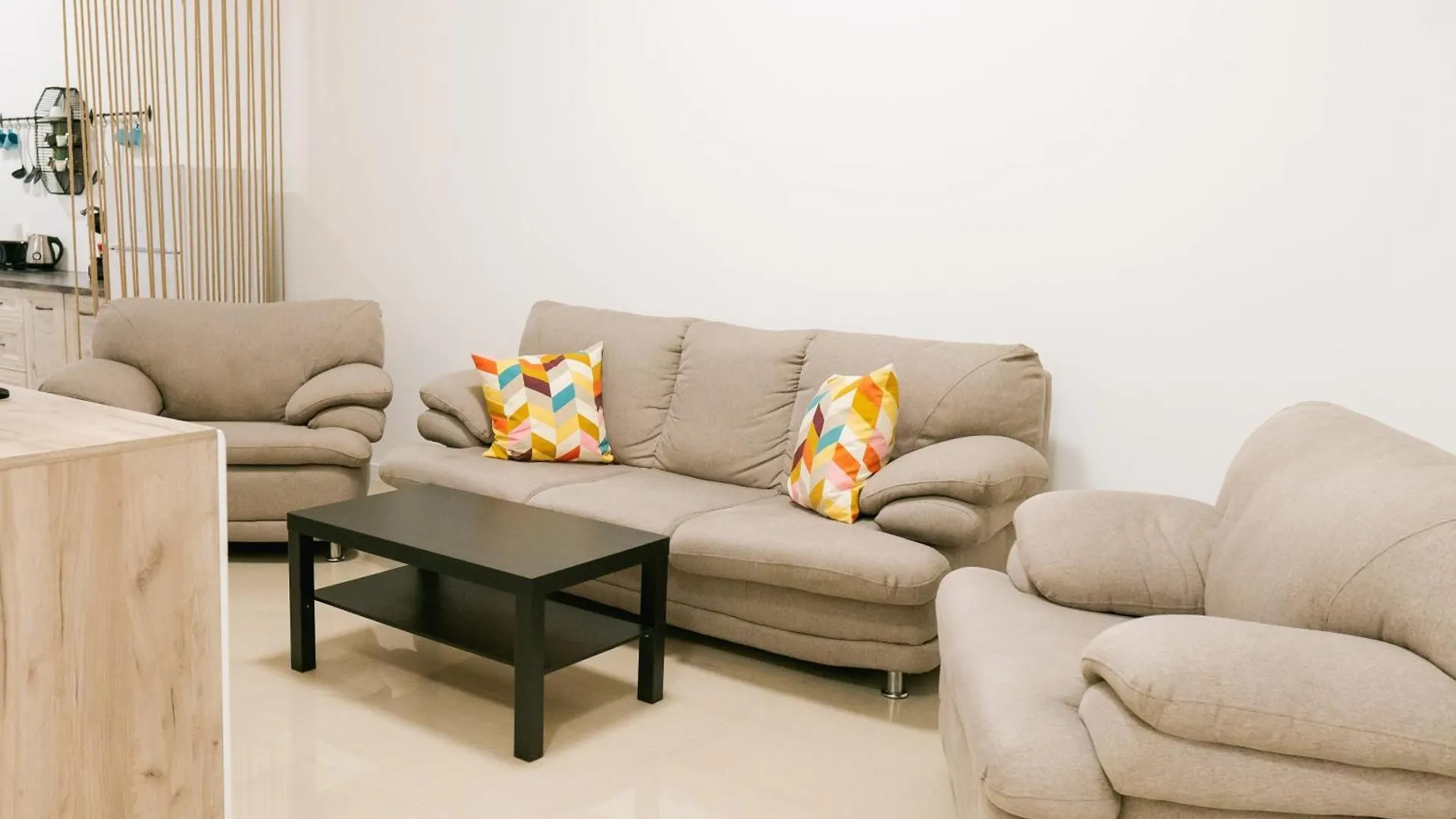 Chic Studio Bucareste 0*,